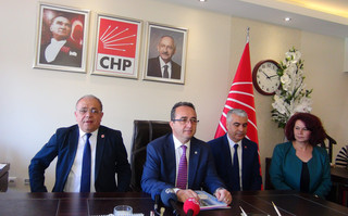 CHP'li_Tezcan:_Kaymakamlar_ve_valiler_AKP_propagandasna_yardm_ediyor